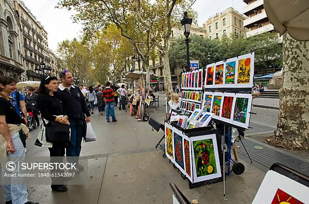 Artist's stand and tourists, Las Ramblas, Barcelona, Catalonia, Spain, Europe