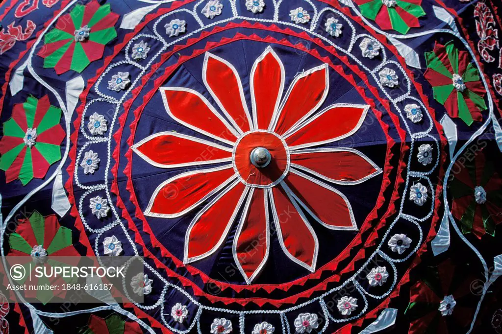 Pipli art, embroidered umbrella, Pipli Art Village, Darji Sahi, Orissa, eastern India, India, Asia