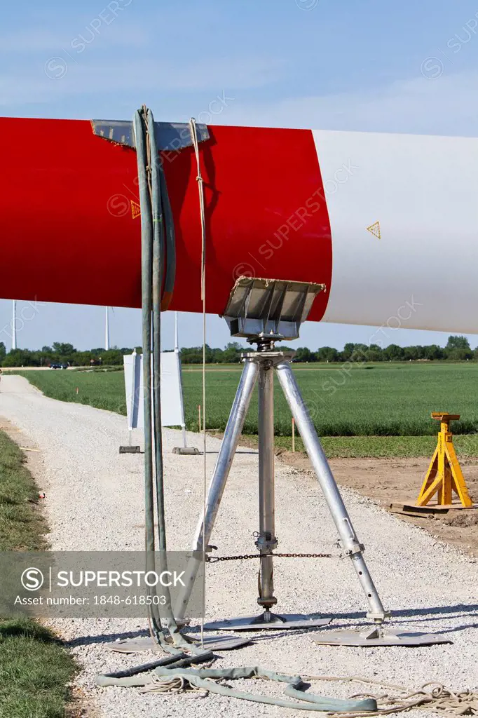 Rotor blade being supported, construction of a wind turbine, wind power plant, by the company Arcor for EVN and Wien Energie, Windpark Glinzendorf, Ma...