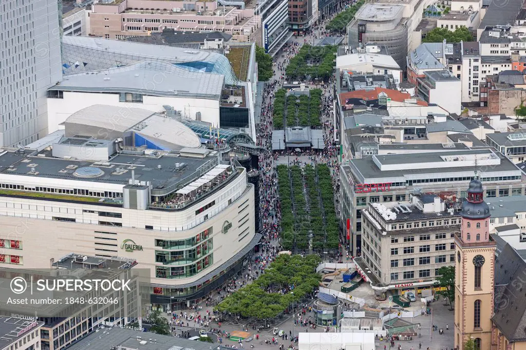 Busy Zeil, main shopping street, Frankfurt am Main, Hesse, Germany, Europe