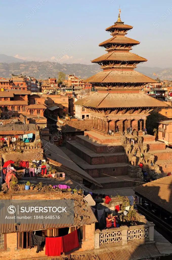 Nyatapola Temple, Bhaktapur, also known as Bhadgaon, Kathmandu Valley, Nepal, Asia