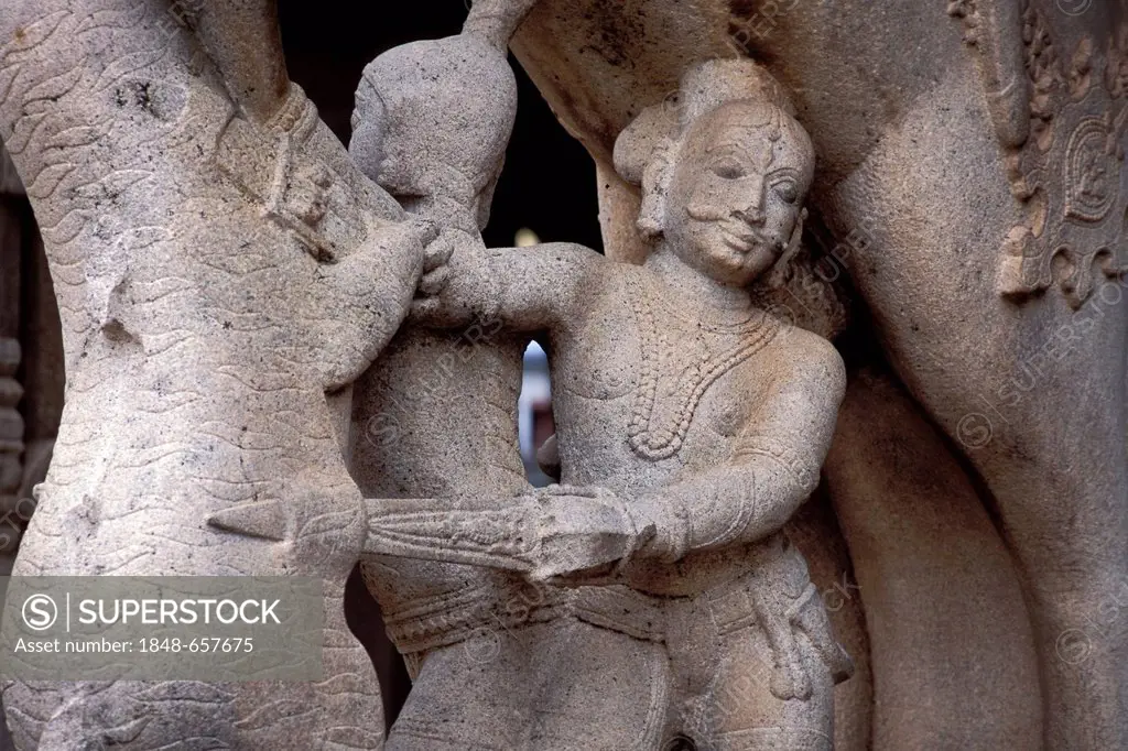 Warrior statue, Ranganathaswamy Temple, a Hindu temple, Srirangam, Trichy, also known as Tiruchirappalli, Tamil Nadu, southern India, Asia