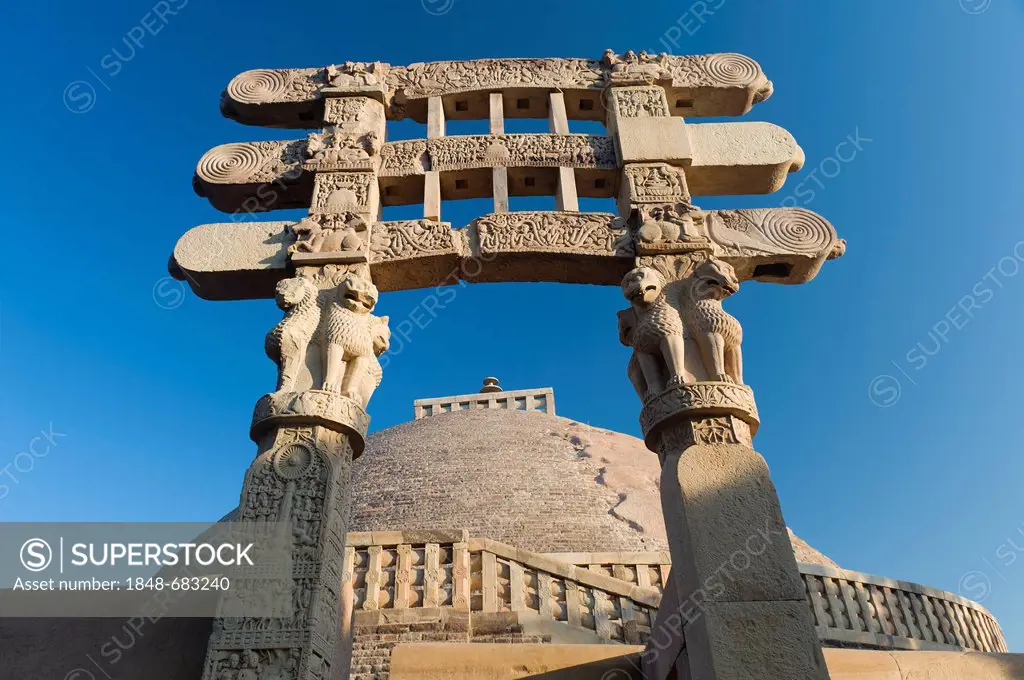 Stupas of Sanchi, a UNESCO World Heritage site, built by King Ashoka, Mauryan dynasty, Sanchi, near Vidisha, Madhya Pradesh, northern India, India, As...