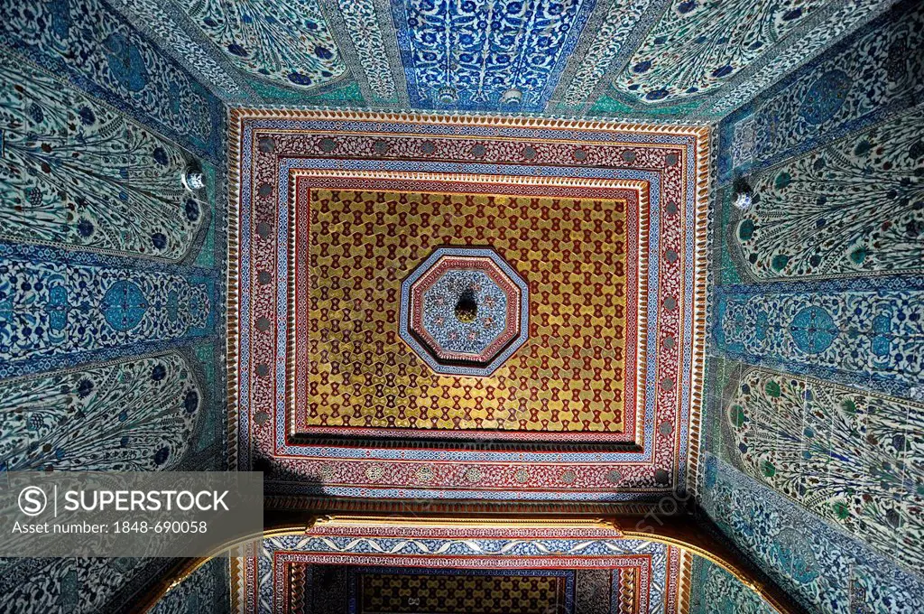 Ceiling decoration, tiles, Topkapi Sarayi, Eski Sarayi, seraglio, Topkapi Palace, Istanbul, Turkey