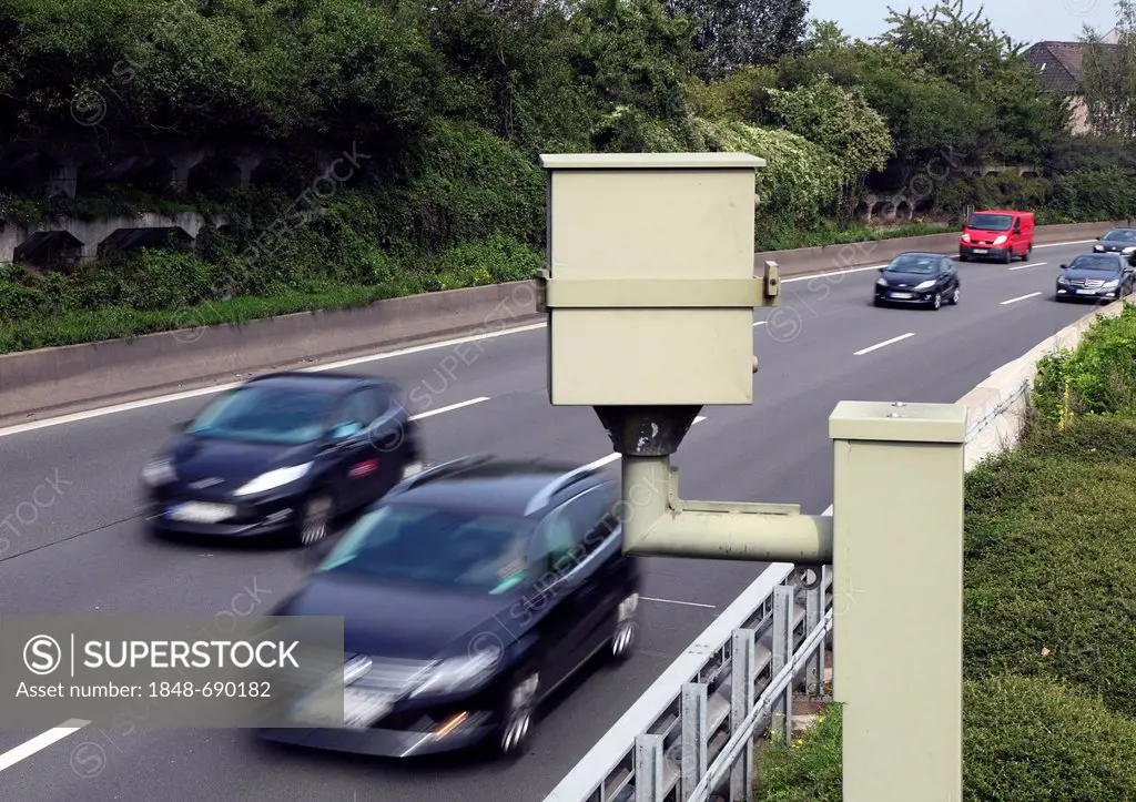 Radar controlled speed monitoring with a speed camera, on the Autobahn A40 motorway, Ruhrschnellweg, in a 100 kilometers per hour speed-limit zone, Es...