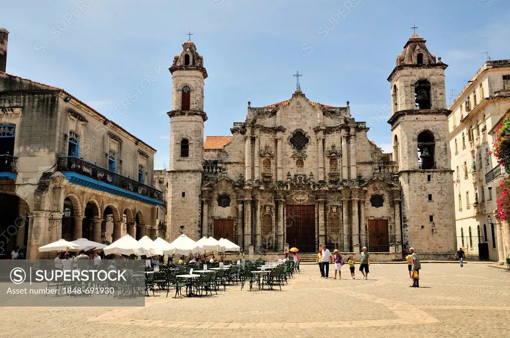 Catedral, Cathedral in the Plaza de la Catedral square, old town Habana Vieja, UNESCO World Heritage Site, Havana, Cuba, Caribbean