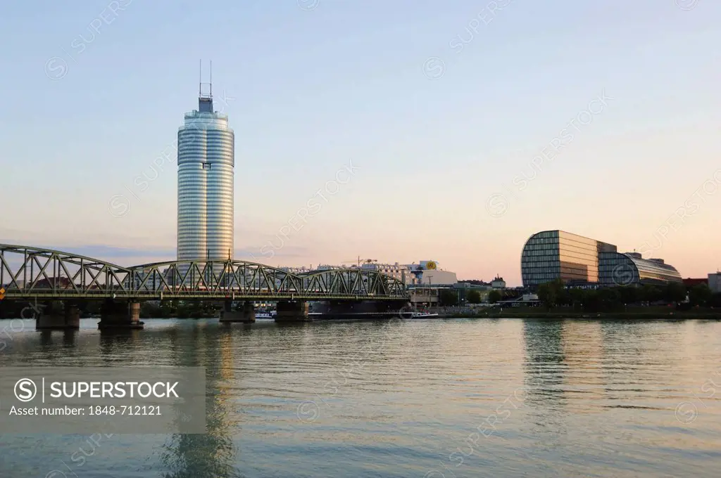 Millennium Tower, office tower, 171 metres, 202 metres with roof construction, tallest office building in Austria, Handelskai 94-96, 20th district of ...