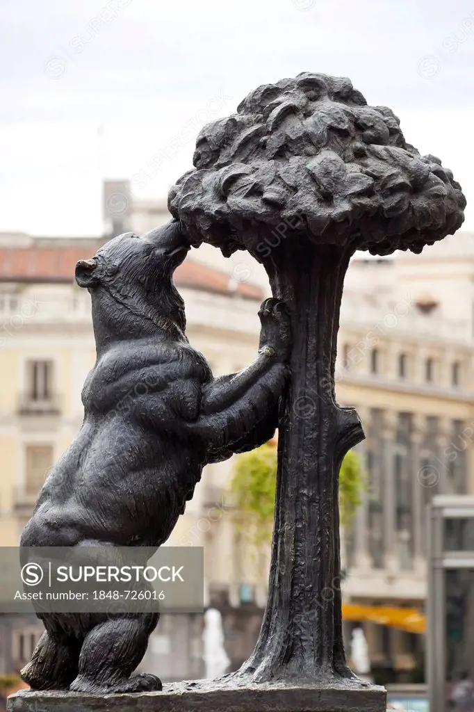 Bronze statue, monument, The Bear and the Strawberry Tree, El Oso y el Madrono, emblem and coat of arms of the city of Madrid, on Plaza de Puerta del ...