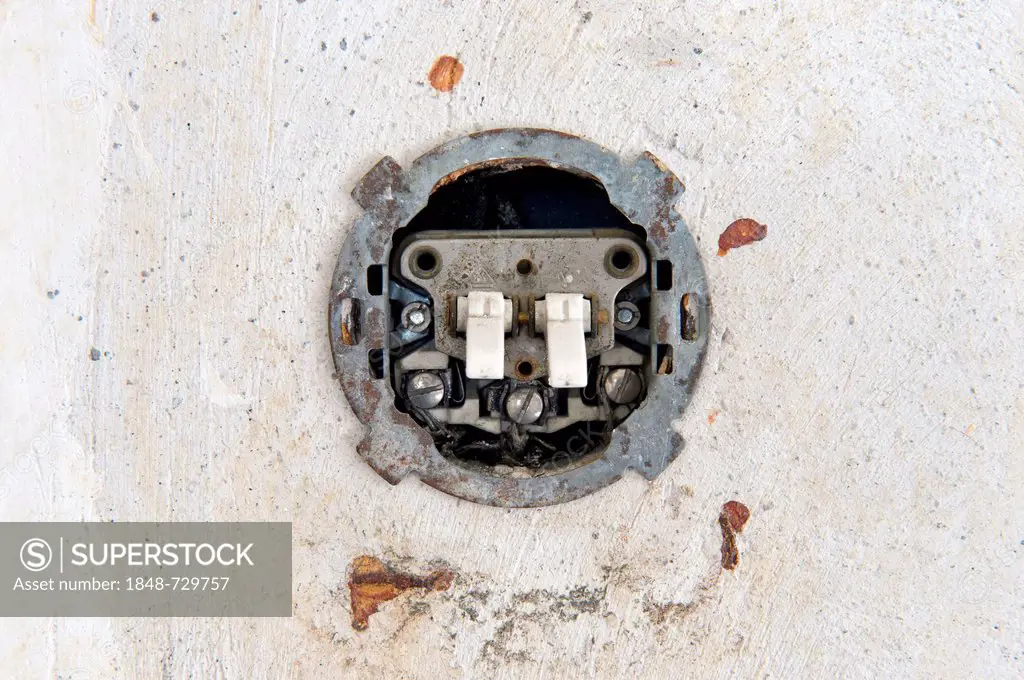 Outdated electrical wiring, switches, Stuttgart, Baden-Wuerttemberg, Germany, Europe