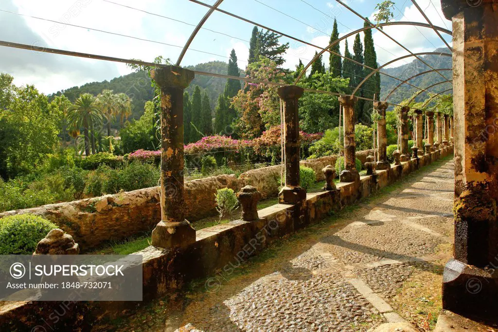 Jardines de Alfabia, Arab gardens with a historic mansion at the foot of the Serra d'Alfàbia, Majorca, Mallorca, Balearic Islands, Spain, Europe