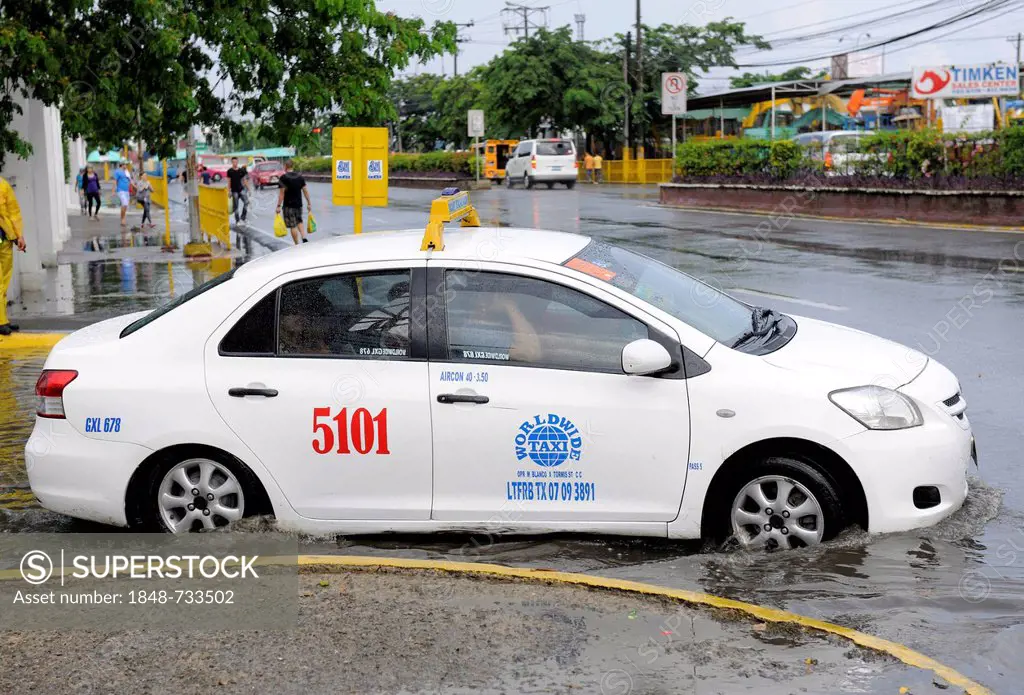 Car in a flood, Cebu, Philippines, Southeast Asia, Asia