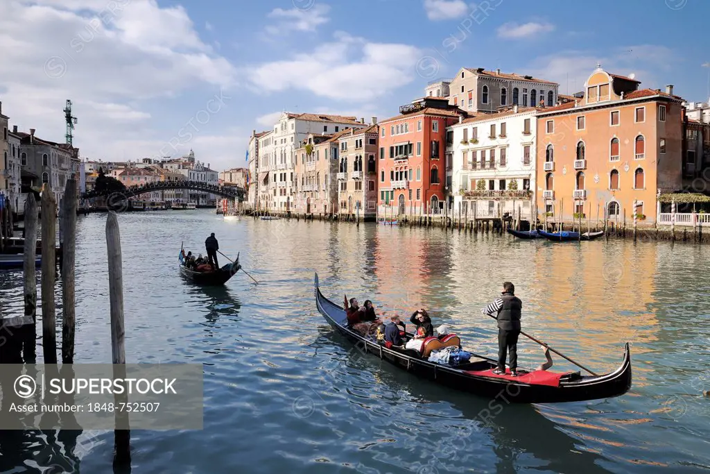 Gondolas on the Grand Canal, Canal Grande, Palazzo Barbaro, Palazzo Benzon Foscolo, Palazzo Pisani, Casa Succi, Casa Stecchini, Palazzo Chiodo, Venice...