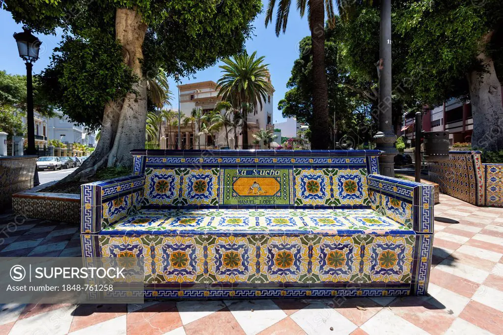 Azulejos bench la Sucha in Plaza 25 de Julio, commonly known as Plaza de los Patos or Duck Square