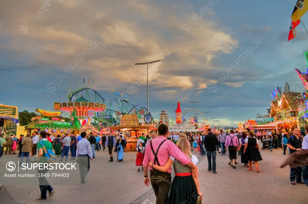 Rides and visitors to the Oktoberfest