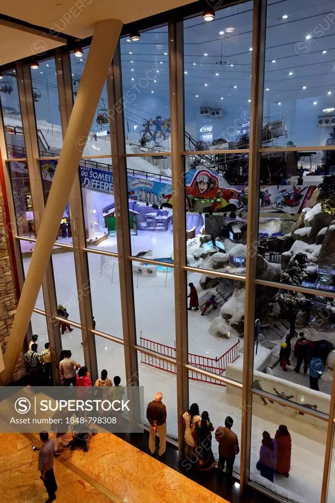 Ski Dubai, indoor ski slope in the shopping centre, Mall of the Emirates, Dubai, United Arab Emirates, Middle East, Asia