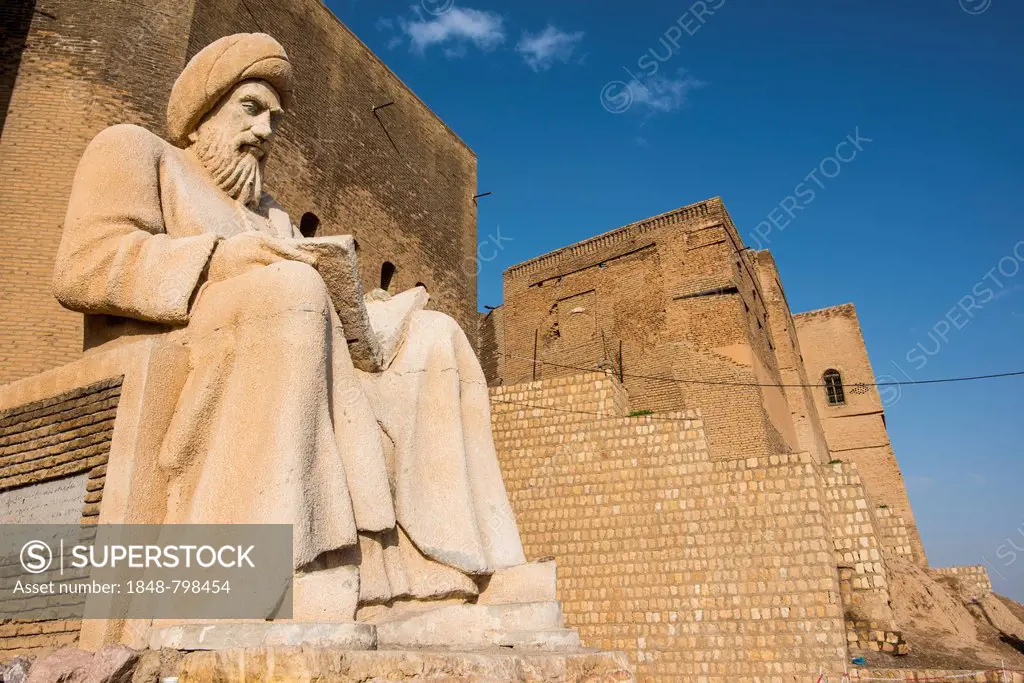 Statue of Mubarak Ben Ahmed Sharaf-Aldin in front of Qalat Hawler citadel