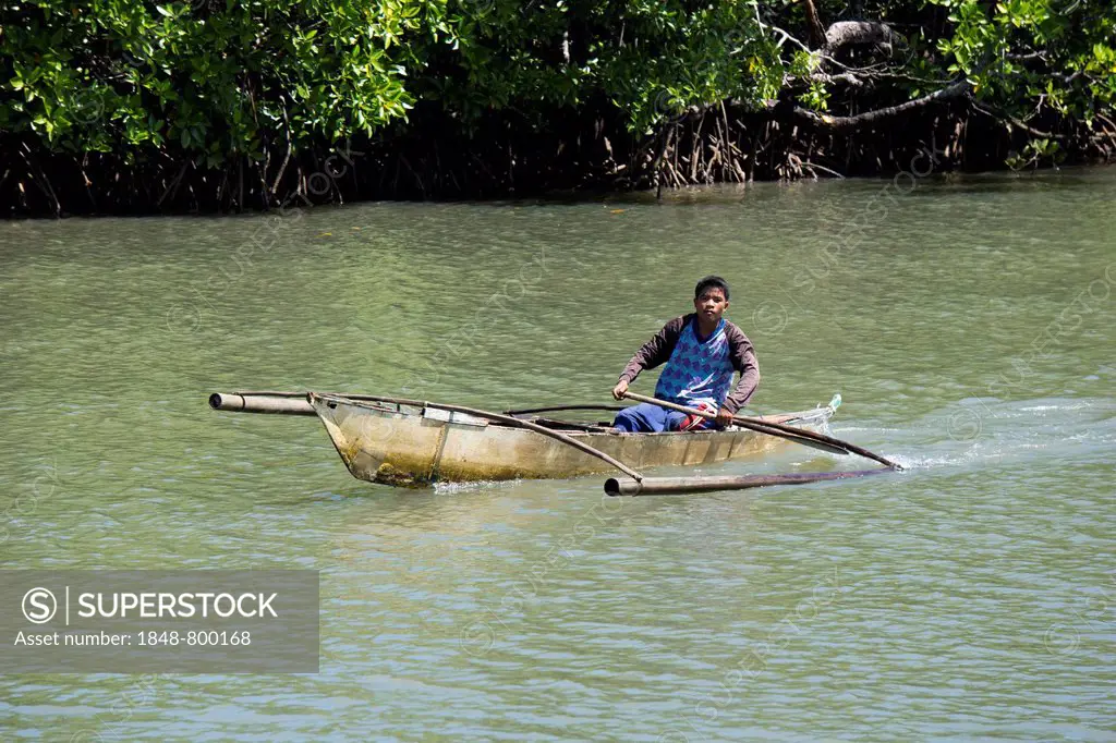 Banka, traditional Philippine outrigger boat, on the Decalachao river, mangroves at back, Decalachao River Wharf, Coron, Philippines, Asia