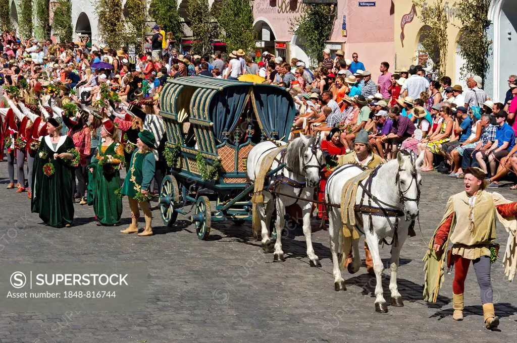 Team of horses with royal carriage, wedding procession in medieval costumes to the Landshut Wedding 1475 festival, historic center, Landshut, Lower Ba...