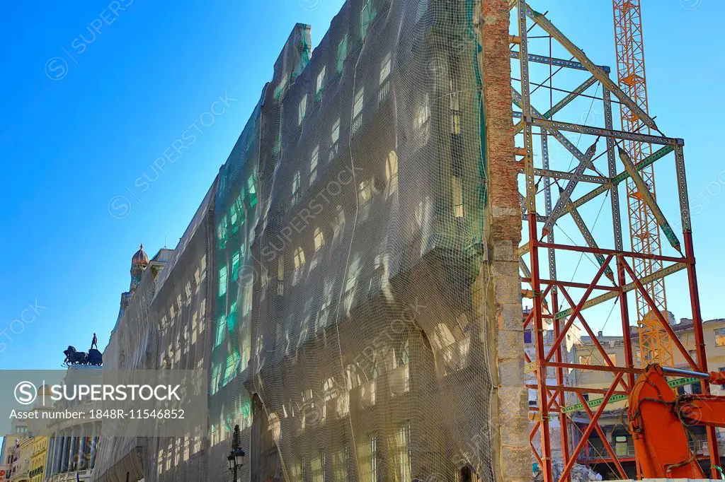 Historic façade, new construction, Calle de Alcalá, Madrid, Spain