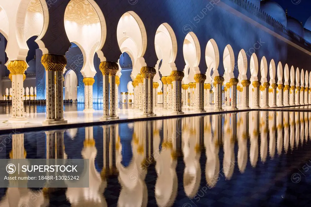 Arcades in the Sheikh Zayed Mosque, Sheikh Zayed Grand Mosque, Abu Dhabi, Emirate of Abu Dhabi, United Arab Emirates