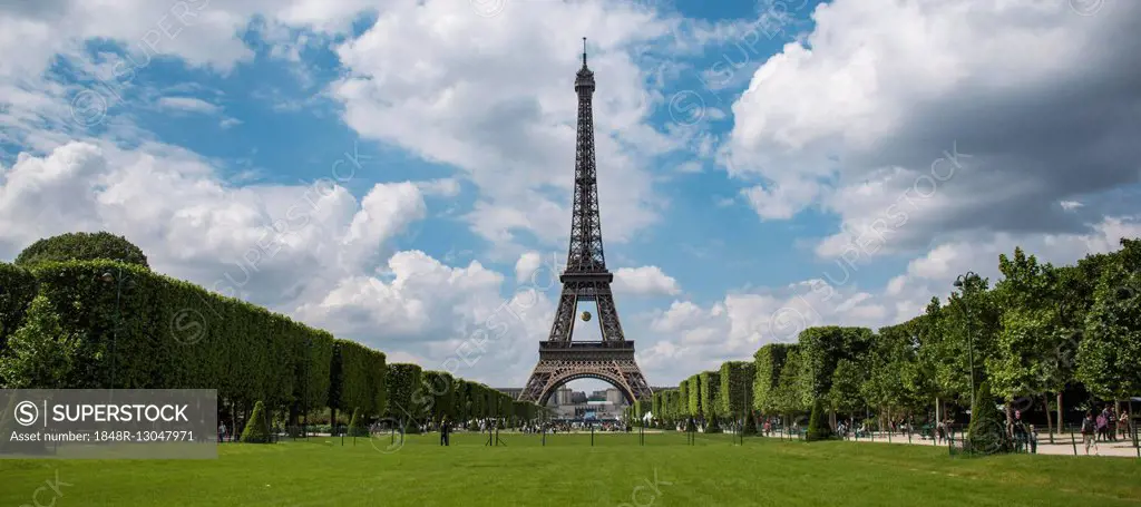 Eiffel Tower, Tour Eiffel, Champs de Mars, Paris, Ile-de-France, France