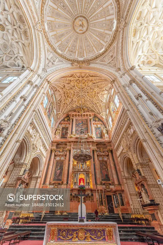 Sanctuary, decorated and gilded altar, Mezquita-Catedral de Córdoba or Cathedral of the Conception of Our Lady, Córdoba, Cordoba Province, Andalusia, ...