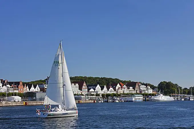 Sailing boat on the river Trave in front of Vorderreihe at Travemuende, Hanseatic City of Luebeck, Schleswig-Holstein, Germany, Europe