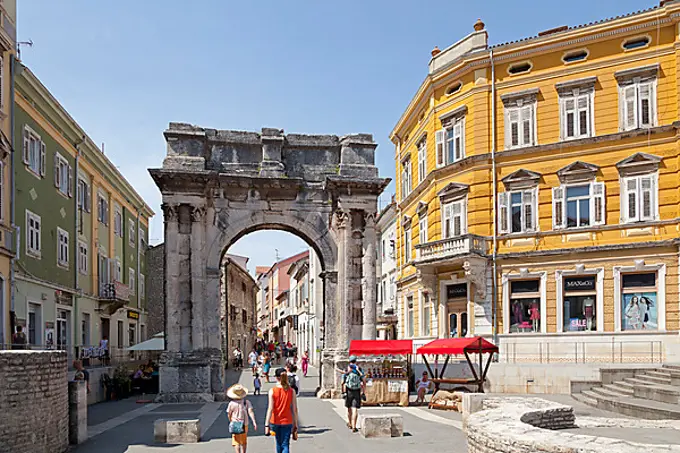 Arch of the Sergii, Pula, Istria, Croatia, Europe