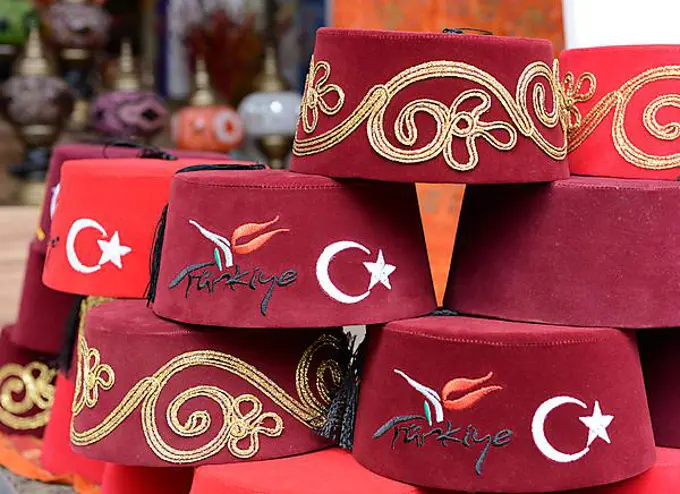 Fez, traditional Turkish head-covering, as souvenirs, souvenir stand, Istanbul, Istanbul Province, Turkey, Asia