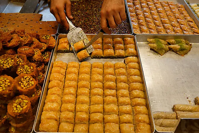 Baklava and other Turkish sweets in the shop window of Hafiz Mustafa, Istanbul, Turkey, Europe, Istanbul, Istanbul Province, Turkey, Asia