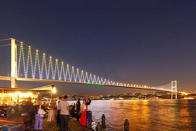 Restaurant on the Bosphorus with the Bosphorus Bridge, Ortakoey, Besiktas, Istanbul, Istanbul Province, Turkey, Asia