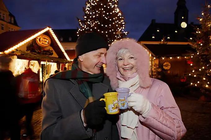 An elderly couple at the Christmas market in Annaberg-Buchholz, Saxony, Germany, Europe