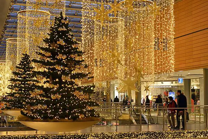 Shopping centre Potsdamer Platz arcades, decorated for Christmas, Christmas tree, Christmas trees, Christmas shopping, Christmas shopping, Potsdamer Platz, Berlin-Tiergarten, Berlin, Germany, Europe