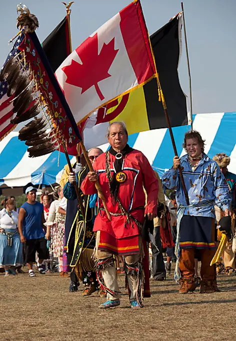 Native American and Canadians in the final dance at a pow wow sponsored by the American Indian Movement, Lincoln Park, Michigan, USA, America, North America