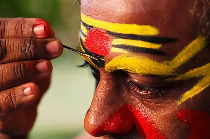 Kathakali dancer doing his make up, Chuvanna Thaadi mask, Kerala, southern India, Asia