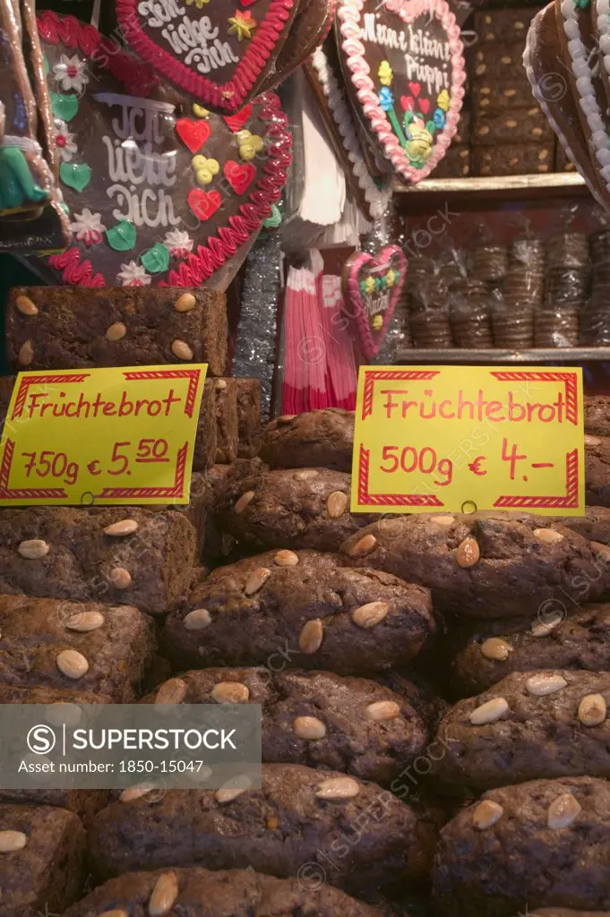 Germany, Bavaria, Nuremberg, 'Stall Selling Fruchtebrot And Lebkuchen, Traditional German Festive Food, In The Christmas Market In Hauptmarkt.'