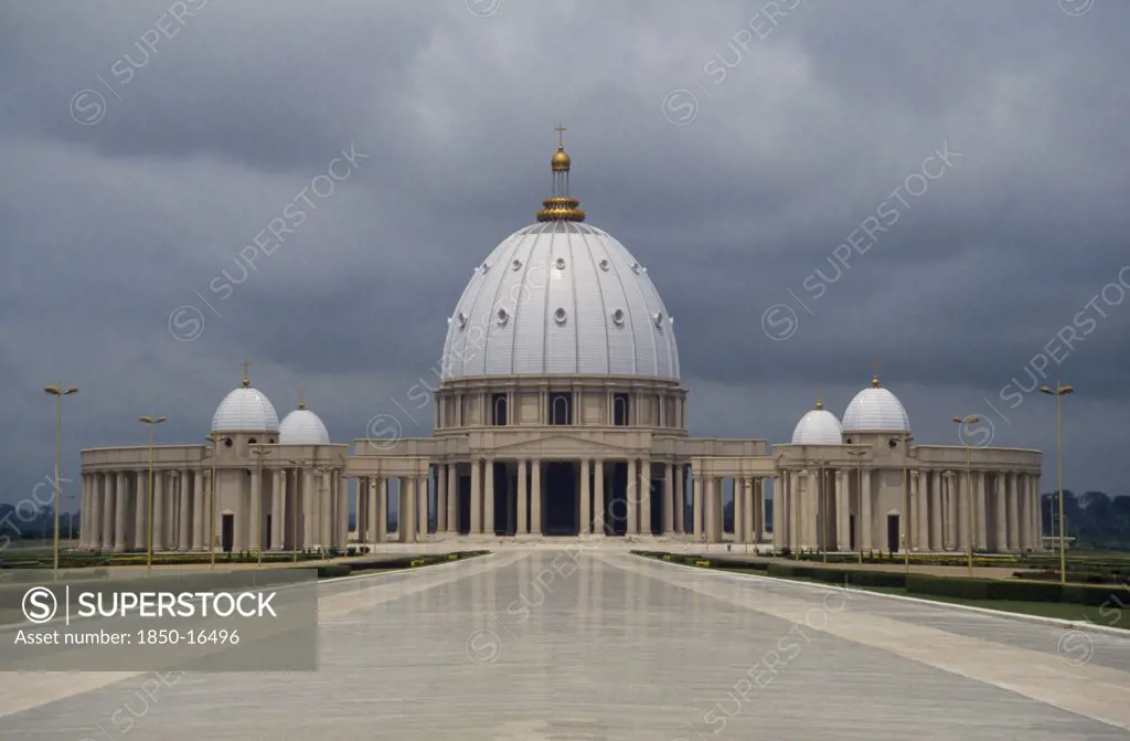 Ivory Coast, Architecture, Yamoussoukro Basilica