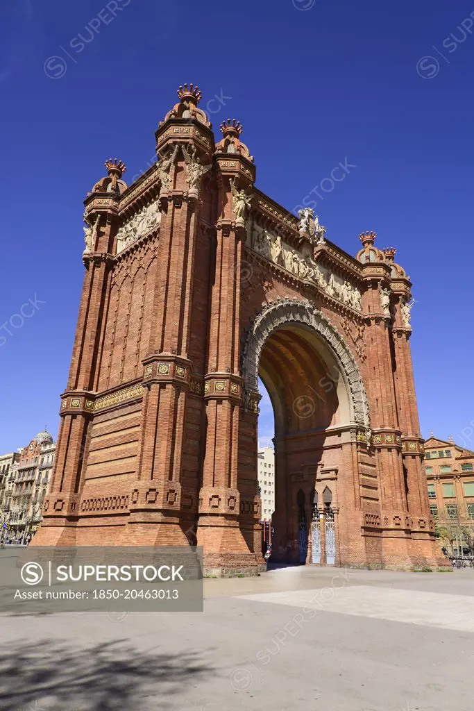 Spain, Catalunya, Barcelona, Parc de la Ciutadella, Arc de Triomf built for the 1888 Universal Exhibition.