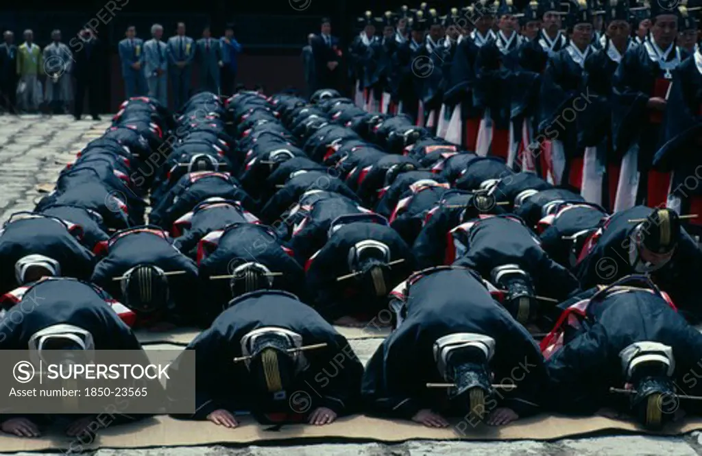 South Korea, Seoul, Confucian Rites At Chongmyo Shrine.  Confucianism Teaches Reverence For The Past And Submissiveness To Authority.  Such Rites Are Now Only Still Enacted In Korea.