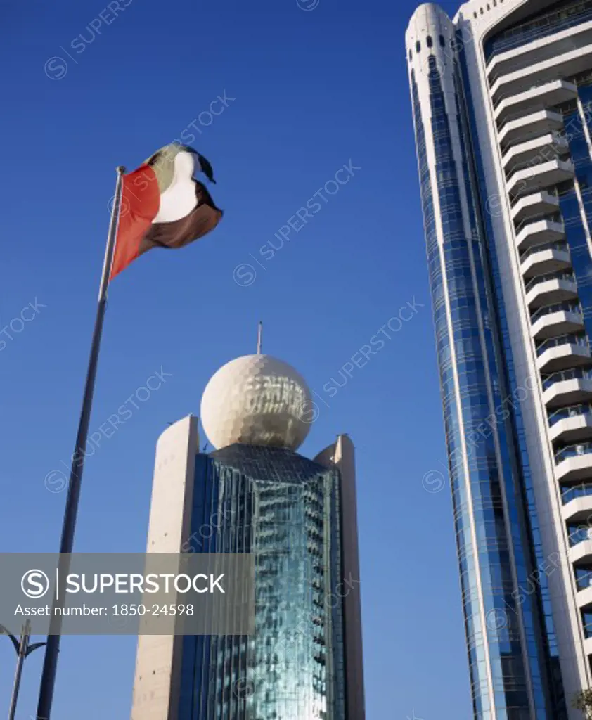 Uae, Dubai, Deira, Etisalat Building On Dubai Creek With Flag Pole In Foreground.