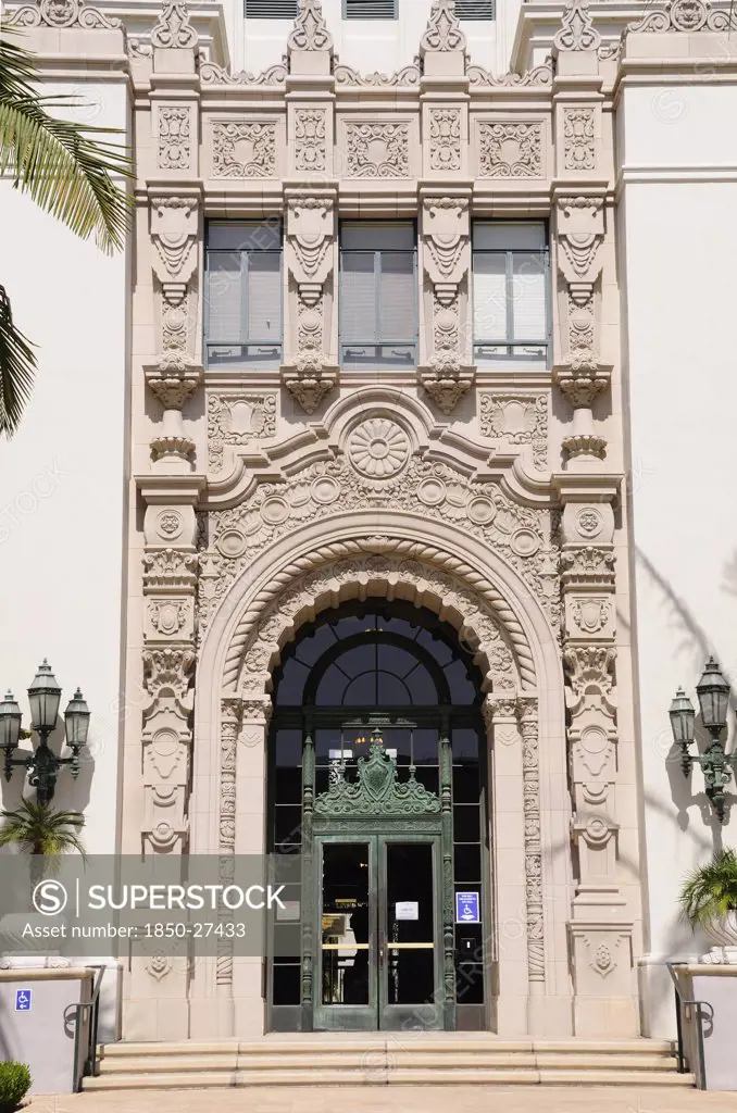 Usa, California, Los Angeles, 'Doorway, Beverly Hills City Hall'