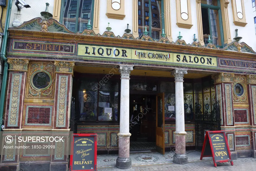 Ireland, North, Belfast, Great Victoria Street  The Crown Bar Liquor Saloon. Built In 1826 It Features Gas Lamps And Cosy Snugs.