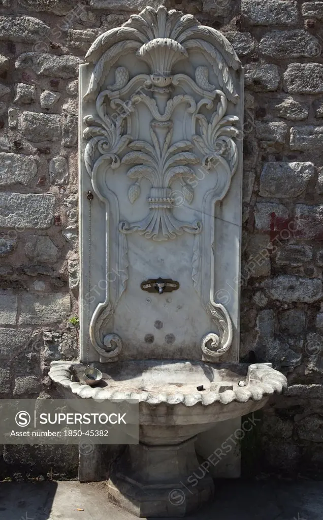 Sultanahmet drinking water fountain at the entrance to Topkapi Palace Gardens.Turkey Istanbul