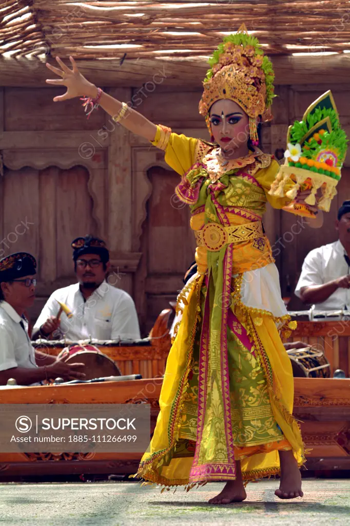 Balinese woman dancing Tari Pendet Dance. Pendet is a traditional dance from Bali, Indonesia, in which floral offerings are made to purify the temple as a prelude to ceremonies.