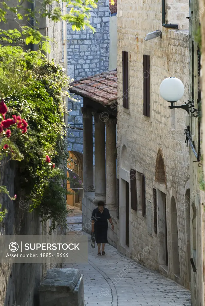 Croatia, Kvarner Gulf, Rab Island, Rab Town - an alleyway in the old town