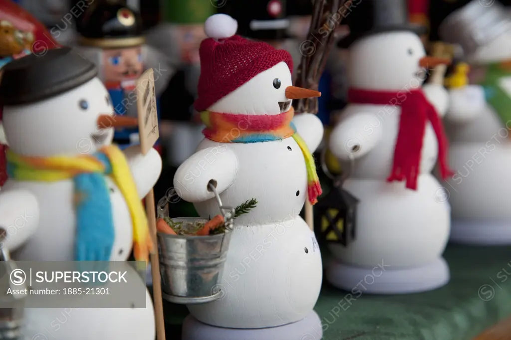 Germany, Baden Wurttemberg, Ludwigsburg, Christmas Market - Christmas decorations