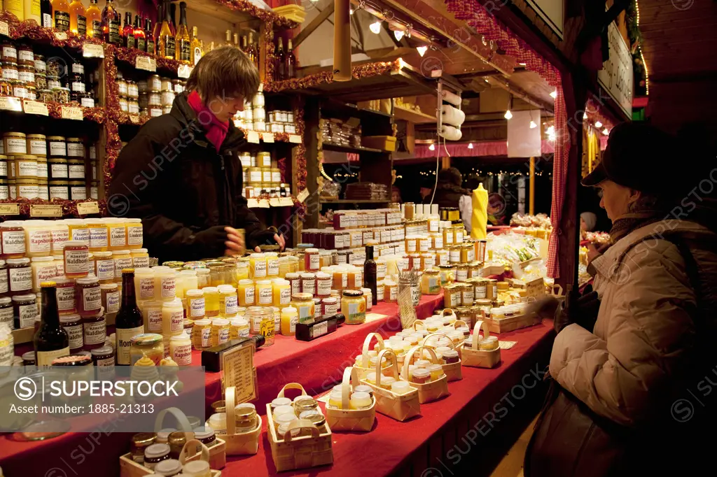 Germany, Baden Wurttemberg, Ludwigsburg, Christmas Market - food stall