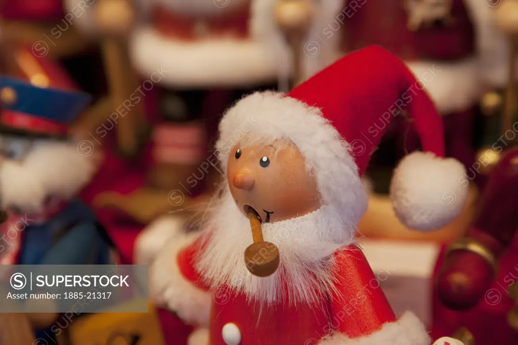 Germany, Baden Wurttemberg, Stuttgart, Christmas Market - wooden decoration