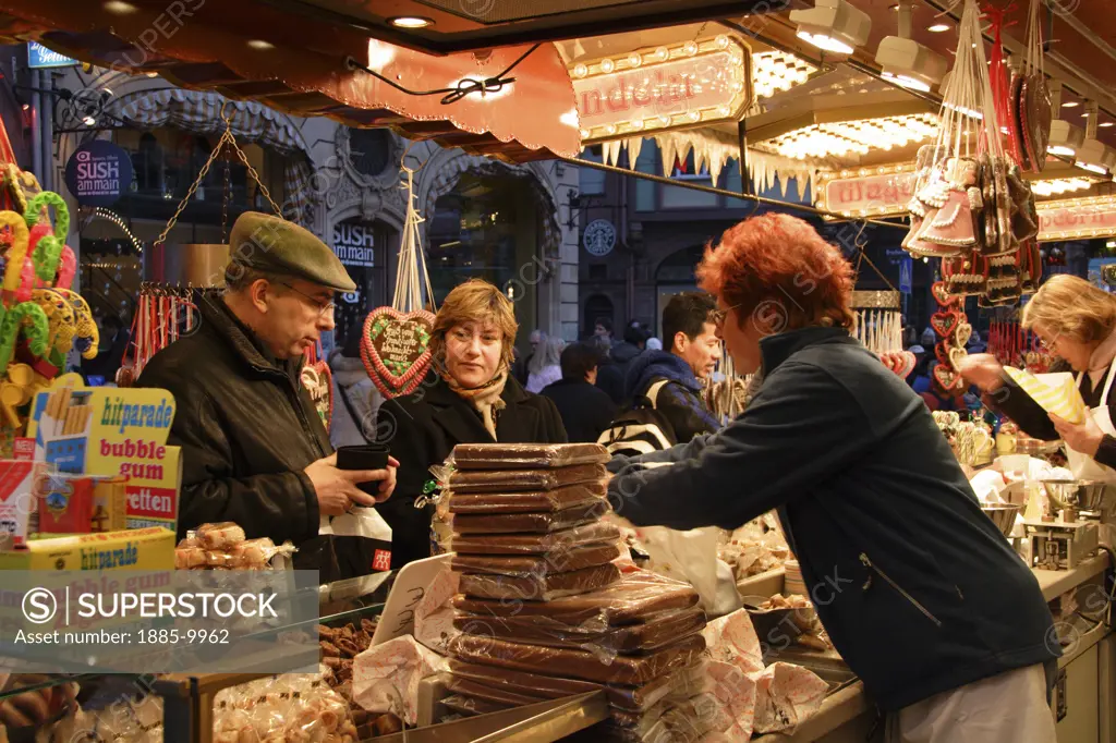 Germany, Hesse, Frankfurt, Altstadt Christmas Market - customers being served at food stall