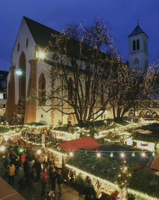 Germany, Baden Wurttemberg, Freiburg-im-Breisgau, View over Christmas market and church